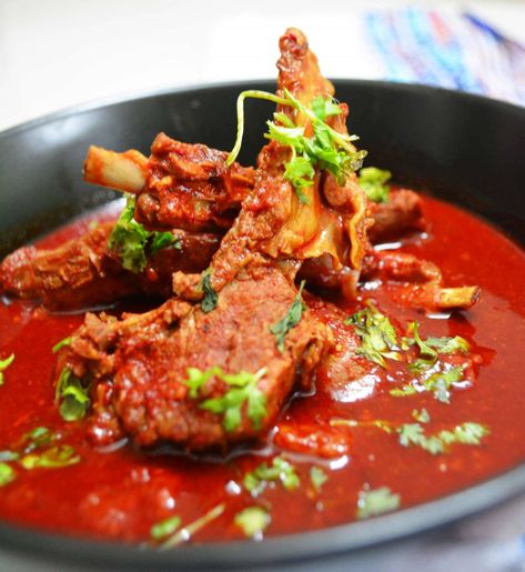 Lal_Maas1 Laal Maas, Non Veg Recipes, Spicy Gravy, Rajasthani Food, Mutton Recipes, Veg Dishes, Non Veg, Curry Dishes, India Food