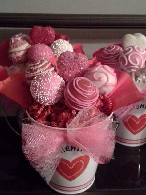 Valentine’s Day Cake Pop Bouquets, Valentines Cake Pops Ideas, Valentines Edible Arrangements, Cakepop Bouquet Valentines Day, Cake Pop Bouquet Valentine, Cake Pop Valentines Day Ideas, Valentines Day Cake Pops, Valentines Cake Pops, Pink Party Foods