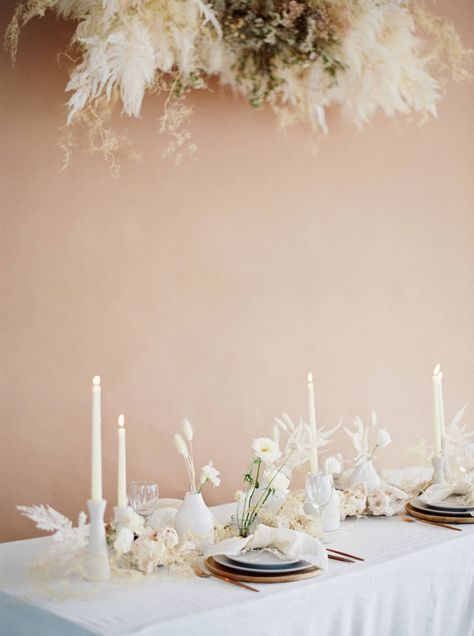 Minimalist neutral toned wedding inspiration via Magnolia Rouge Picnic Moodboard, Simple Wedding Tablescapes, Fall Wedding Tablescapes, White Arrangement, Wedding Food Bars, Monochromatic Wedding, Grey Candles, Prospect House, Private Dinner