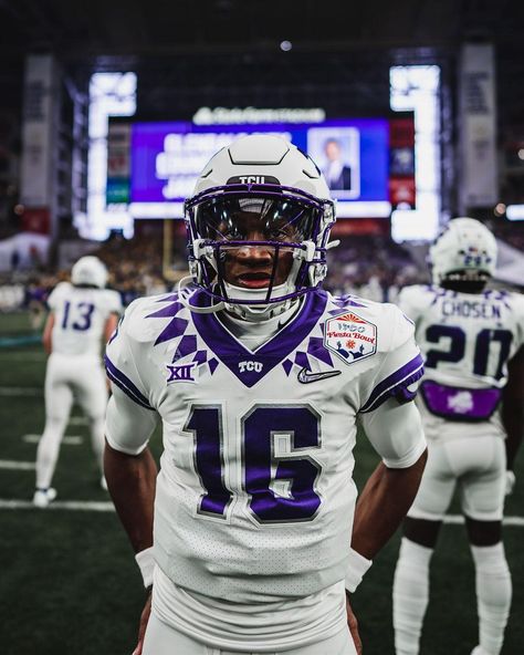 Football Instagram Post, Tcu Football, Cool Football Pictures, Seminoles Football, Tcu Horned Frogs, Football Photography, Nfl Photos, Nfl Football Pictures, Nfl Football Art