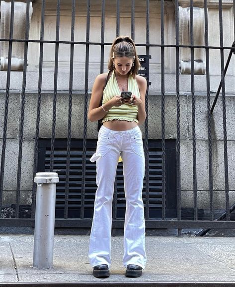 White Low Rise Jeans Outfit, Low Wasted Jeans Outfit, White Jeans Outfit Aesthetic, Low Wasted Jeans, Low Rise Outfit, Low Waisted Jeans Outfit, Low Rise Jeans Outfit, Phone Green, Ruby Lyn