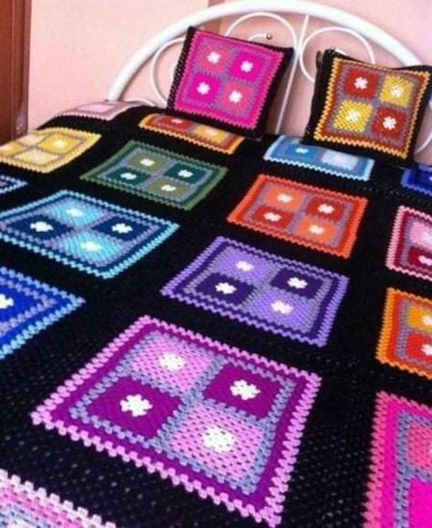 Motifs Granny Square, Knitted Blanket Squares, Beau Crochet, Crocheted Blanket, Confection Au Crochet, Square Crochet Pattern, Crochet Bedspread, Crochet Blocks, Crochet Quilt