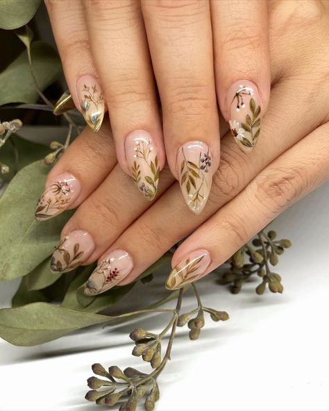 Shay Aesthetic, Plant Nails, Yeah Nah, Nail Art Designs For Beginners, Nails Grunge, Tap Tap, Vintage Nails, Fairy Wedding, Keep Alive