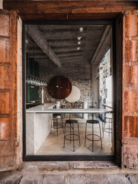 Barcelona's Orvay bar takes design cues from winemaking Oak Bench Seat, Wine Bar Design, Barcelona Bars, Circular Mirror, Bar Interior, Stone Collection, Hospitality Design, Local Design, Cafe Design