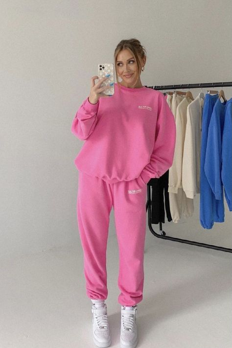 Pink Sporty Outfits, Pink Air Force 1 Outfit, Jogger Set Outfits Women, Womens Tracksuit Outfit, Pink Sweat Set, Pink Sweats Outfit, Tracksuit Outfit Women, Track Suit Outfit, Sweatsuit Outfits