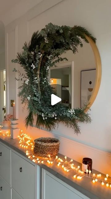 My House This Month on Instagram: "@littlehouseinlondon here with this amazing christmas hack by @the_house_acc for those of you that don’t have a mantel or just want to pretty up your mirror this festive season. Isn’t it fab? 

Robyn @the_house_acc says:
‘I don’t have a fireplace mantle and I’m always so envious of the gorgeous Christmas ones I see, so my half mirror display is my substitute 👆🏽All the Christmas smells as you walk through the door ‘😍👃🏻🌲🌿

Wreath was @hobbycrafthq 
Hooks @command 

#myhousethismonth 

#sharemystyle #interior125 #interior123 #inspire_me_home_decor #interior4all #rockmystyleblog #homeideas #fixerupper #doerupper #interiorblink #yourinteriorinspiration #paintedbrick #designmyspace #interiordesign #HomeDecor #myinspiringinterior @myinspiringinterior  #so Wreath Around Mirror, Christmas Half Wreath, Christmas Decor For Round Mirror, Half Wreath Christmas, Decorating Round Mirror For Christmas, Round Mirror Garland, Garland Over Round Mirror, Mirror Wreath Decor, Decorating A Round Mirror For Christmas