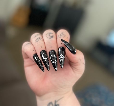 White Witch Nails, Crystal Ball Nail Art, Black Magic Nails, Witchy Nails Black, Crystal Ball Nails, Moon And Star Nail Designs, Moon Phase Nails, Witchy Nails Almond, Halloween Long Nails