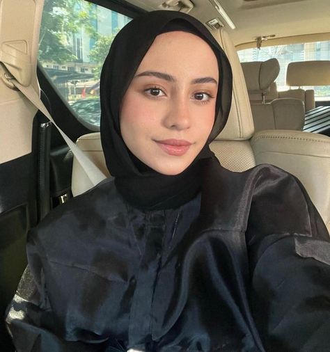 Tasnim Shah, Clean Makeup Look, Car Selfie, Hijab Style Tutorial, Funky Style, Mirror Selfie Poses, Edit Photos, Hijab Styles, Hijabi Outfits Casual