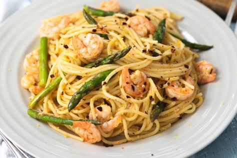 Prawn And Asparagus Recipes, Prawn Asparagus Pasta, Garlic Prawn Pasta, Prawn Spaghetti, Garlic Prawn, Prawn Linguine, Butter Prawn, Prawn Pasta, Prawn Dishes