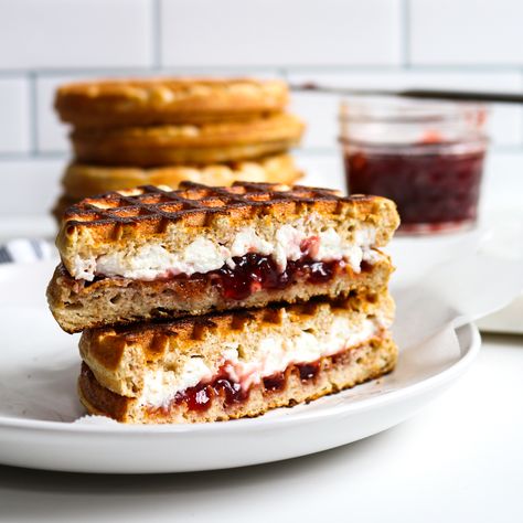 Overnight Oatmeal Healthy, Waffle Sandwiches, Holiday Brunch Recipes, Protein Meal Plan, Cheese Waffles, Purple House, Frozen Waffles, Waffle Sandwich, Monte Cristo