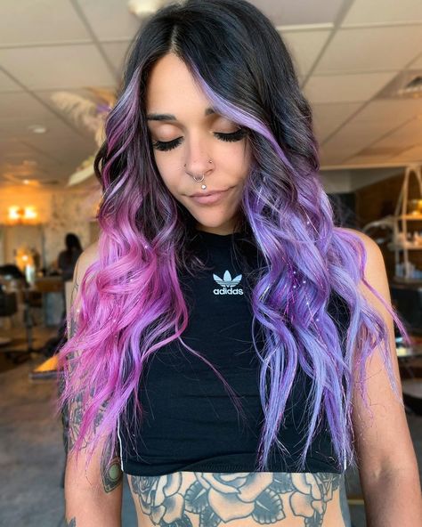 Jessy Marie on Instagram: “𝒾𝓈𝓃𝓉 𝓈𝒽ℯ 𝒶 𝒷ℯ𝒶𝓊𝓉 • • 💗 • • • • • • • • • • • • • Color @pravana • Protection @olaplex • • Hair @phaedraherika • • • • • • • • • • • •…” Brunette Hair With Pink, Unnatural Hair Color, Split Dyed Hair, Peekaboo Hair, Vivid Hair Color, Cute Hair Colors, Creative Hair Color, Split Hair, Spring Hair Color