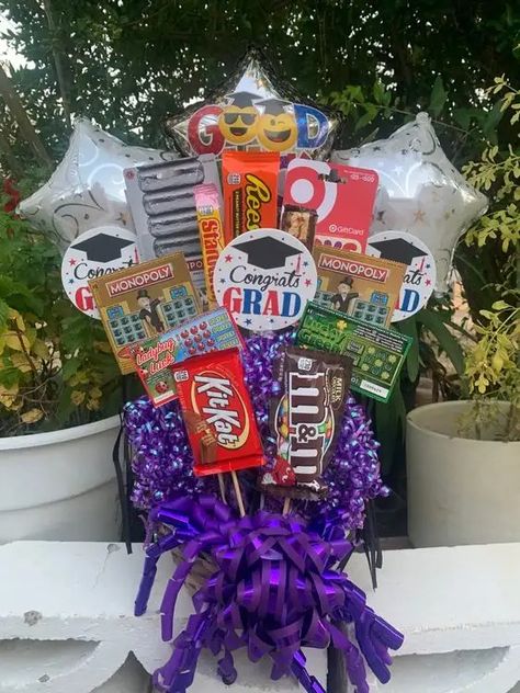 65+ DIY Graduation Party Ideas and Decorations - HubPages Graduation Bucket Gifts, Boys Graduation Gift Ideas High Schools, Graduation Present Ideas For Boyfriend, Cute Graduation Gifts For Boyfriend, Graduation Gifts For High School Boys, Kid Graduation Gift Ideas, Graduation Gift Bouquet Ideas, Diy Graduation Gifts For Boys, Grad Gift For Boyfriend