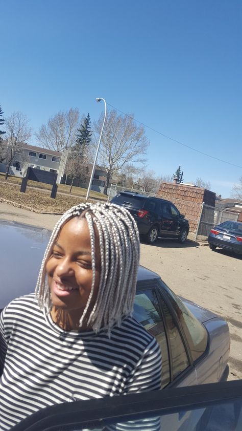 Grey feathers braids. When you decided to shine bright like a diamond. Love this braids short and simple nice for everyone. Short Box Braids Bob, Feather Braid, Grey Feathers, Box Braids Bob, Braids Short, Short Box Braids, Short Braids, Shine Bright Like A Diamond, To Shine