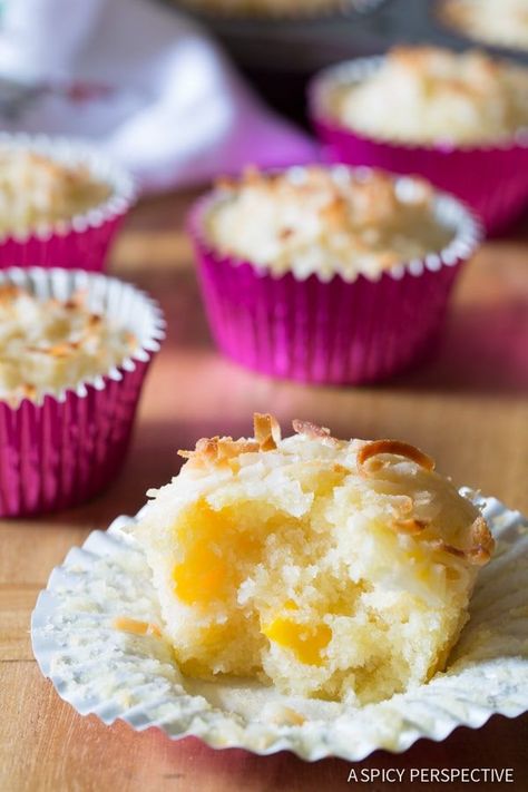 Fresh Tropical Breakfast Muffins on ASpicyPerspective.com #muffins #breakfast Mango Muffins Recipe, Mango Muffins, Pineapple Muffins, Tropical Breakfast, Muffins Breakfast, Muffin Bread, Homemade Muffins, Mango Recipes, Muffin Man