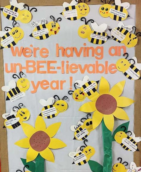 Bulletin Board Ideas For Spring, Spring Bulletin Boards Preschool, Spring Bulletin Board Ideas, Graduation Bulletin Board, Bee Bulletin Boards, Daycare Bulletin Boards, April Bulletin Boards, April Preschool, Kindergarten Bulletin Boards