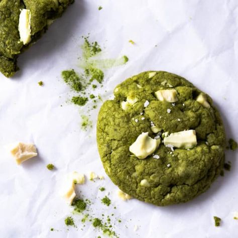 Best Chewy Matcha Cookies with White Chocolate - Busy But Cooking Matcha Cookies Recipe, Cookies With White Chocolate, Matcha White Chocolate, Matcha Cookies, Soft Cookies, Vegan White Chocolate, Vegan Cookies Recipes, White Chocolate Cookies, Perfect Chocolate Chip Cookies