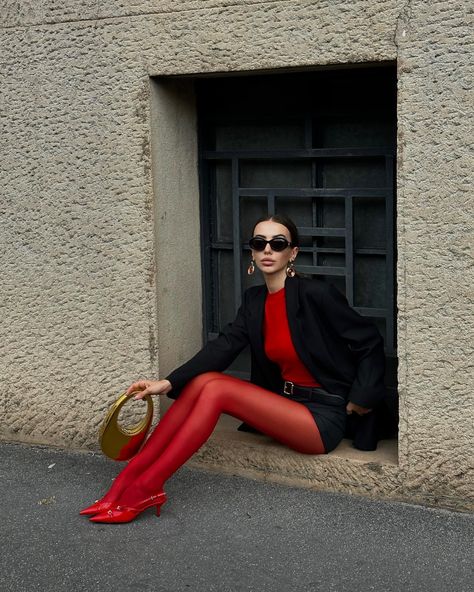 trendy red 💄 | Instagram Red Pantyhose, Mode Pop, Tights For Women, Red Tights, Red Stockings, Cooler Look, Looks Street Style, Mode Ootd, Valentine's Day Outfit