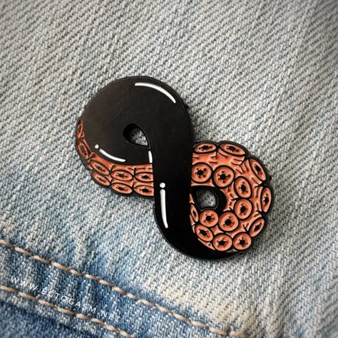 Tentacle Infinity Surreal Enamel Pin in Black – Ectogasm Science Pins, Estilo Hipster, Hp Lovecraft, Spooky Style, Infinity Sign, Jacket Pins, Pin Game, Cosmic Horror, Cool Patches