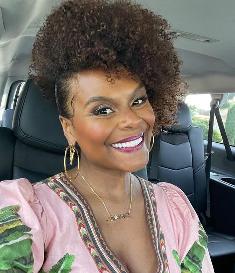 Tabitha Brown on Instagram: “Officially back to work and Donna is out here Donnaing! Let’s go 2022!! Makeup by @brandieonthebeat Donna by @shaylinjoneshair…” Beown Hair, 2022 Makeup, Tabitha Brown, Brown Hairstyles, Afro Style, Happy Hair, Branding Photos, Back To Work, Hair Day