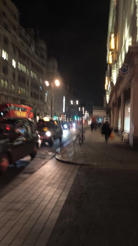 Streets Of London At Night, Place Asthetic Picture, Brighton Uk Aesthetic, Life Asthetic Picture, London At Night, Clean Metal, London Dreams, London Night, Uk City