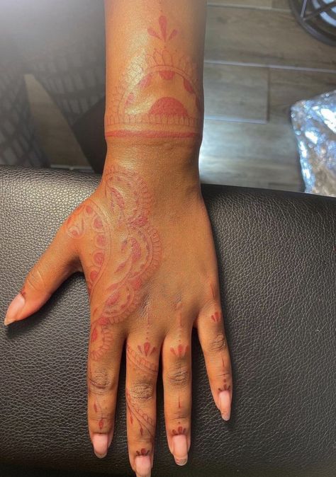 Tattoo Red Ink, Black People Tattoos, Red Tattoo Ideas, Henna Inspired Tattoos, Girl Back Tattoos, Red Tattoo, Henna Tattoo Hand, Blue Tattoo, Red Ink Tattoos