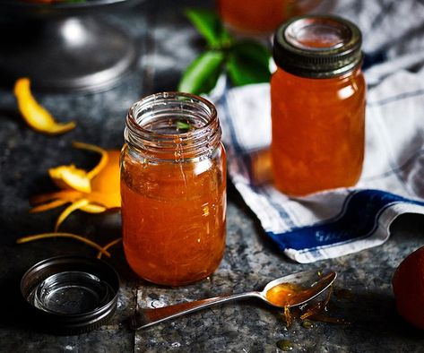 There is nothing quite like homemade orange marmalade on hot buttered toast. This one is made in your slow cooker to make it even easier. Lime Marmalade, Harissa Recipes, Con Carne Recipe, Buttered Toast, Vegetables For Babies, Mango Jam, Marmalade Recipe, Rhubarb Crumble, Orange Marmalade