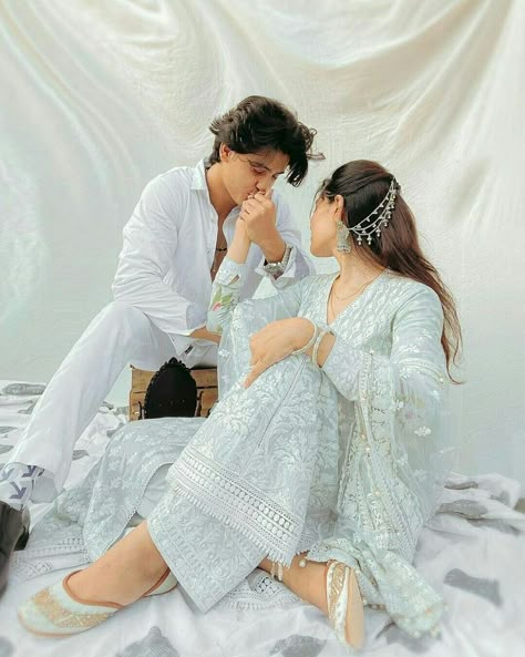 Desi Aesthetic Couple Dpz, Eid Couple Poses, Couple Eid Photoshoot, Eid Couple Pics, Couple Twinning Outfits, Eid Couple, Desi Love, Couple Picture, Couple Picture Poses