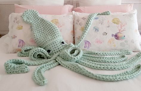 Giant Squid - hot water bottle holder | FREE PATTERN Giant Sea Monster, Yarn Projects Crochet, Crocheted Cow Pattern, Giant Squid, Sea Monster, Crochet Cow, Water Bottle Holder, Water Bottle Holders, Dragon Pattern