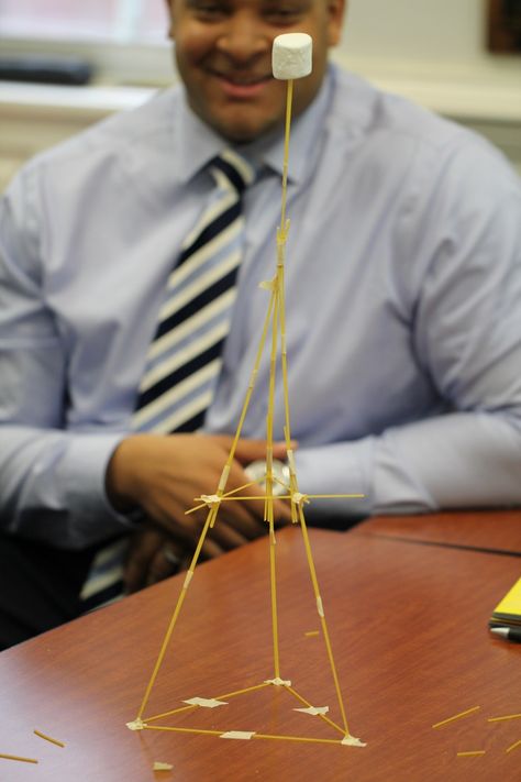 Have you ever heard of The Marshmallow Challenge? The Marshmallow Challenge is a remarkably fun Group Challenges For Kids, Spaghetti Marshmallow Challenge, Teambuilding Activities, Marshmallow Challenge, Group Challenges, Challenges For Kids, Steam Challenges, Engineering Challenge, Science Club