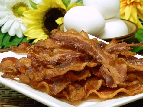 When your recipe calls for bacon, see what the equivalent measures are and what substitutions you can make, including bacon bits and salt pork. Bacon Substitute, Perfect Bacon, Oven Baked Bacon, Bacon In The Oven, Salt Pork, Bacon Soup, Easy Bacon, Cooking Bacon, Baked Bacon