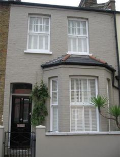 Exterior Stucco, Terrace House Exterior, Exterior Siding Colors, Exterior Gray Paint, House Paint Color Combination, Victorian Terrace House, Grey House, Window Trim Exterior, Pintura Exterior