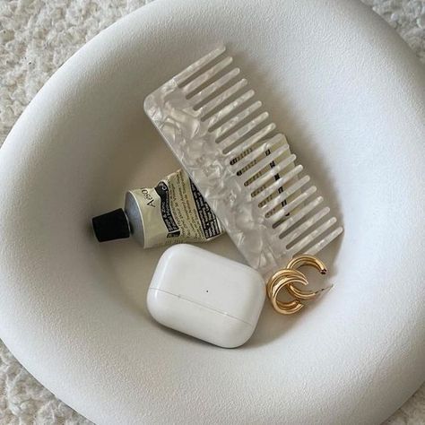 Meivee on Instagram: "Our wide tooth comb in ivory cloud beautifully captured by @justinexschweinsteiger🤩" Wide Tooth Comb Aesthetic, Comb Pin, Hair Comb Aesthetic, Comb Aesthetic, Healthy Hair Routine, Wide Tooth Comb, Handbag Essentials, Hair Routines, Classy Jewelry