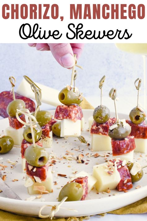 Olive Skewers, Mexican Tapas, Chorizo Appetizer, Tapas Party, Skewer Appetizers, Tapas Recipes, Delicious Appetizer Recipes, Charcuterie Recipes, Party Food Appetizers