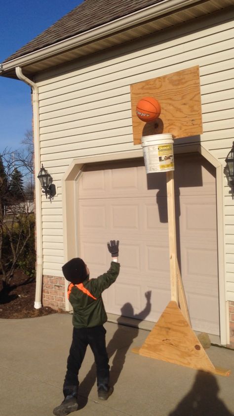 Homemade Whiskey Tango basketball hoop. I paid $0 for this! It was all made from scraps. Hank and I are excited, but the homeowners association may not be... Homemade Basketball Hoop, Diy Basketball Hoop Outdoor, Diy Basketball Hoop, Homemade Whiskey, Diy Basketball, Outside Games, Basketball Goals, New Business Ideas, Basketball Drills