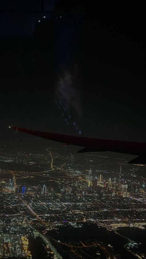 Dubai Airport Night, Dubai Plane View, Dubai Flight View, Airplane Dubai, Night Light Aesthetic, Late Night Flight, Downtown At Night, Dubai Night, Airport Flight