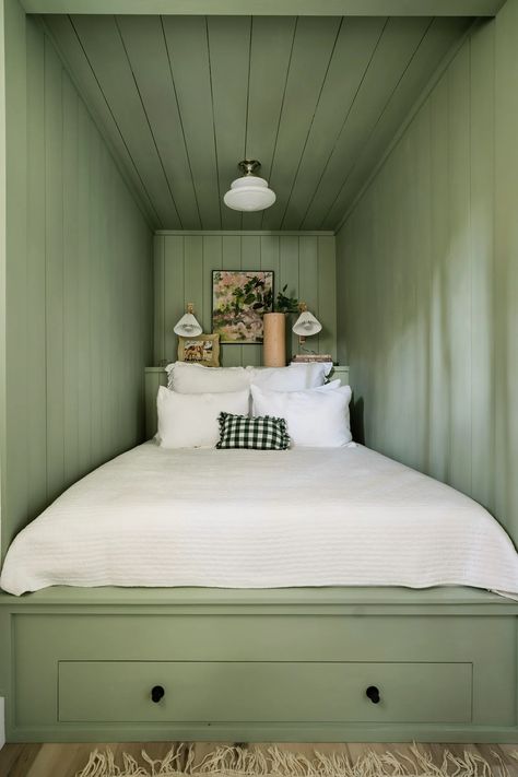 This Guest Room Went From Closet to Serene Sleeping Nook in Three Days | Architectural Digest | Architectural Digest Mini Bunk Bed, Bed Nooks, Tiny Guest Room, Built In Beds, Alcove Bed, Sleeping Nook, Small Guest Room, Bed Nook, Bedroom Nook