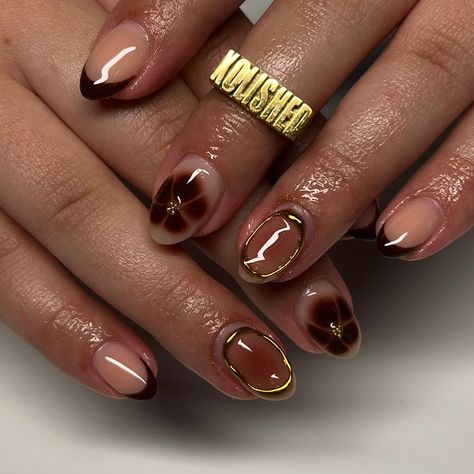 ROCKLAND COUNTY NAIL TECH | loving the browns for autumn 🤎✨ ⋆ ˚｡⋆୨୧ ⁺˚⋆｡°✩₊ #rocklandnailtech #rocklandnails #rocklandnailsalon #nailart #nailsofinstagram #gelx… | Instagram Nail Art For Autumn, Brown Nails Art Designs, Brown 3d Nails, Nail Art Fall 2024, Nails Aesthetic Autumn, Nail Aesthetic Instagram, Autumn Nails Brown, Brown Autumn Nails, Dec Nails