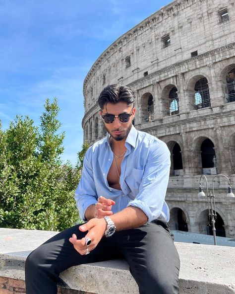 Rome Mens Fashion, Rome Pics Ideas, Mens Instagram Picture Ideas, Europe Photoshoot, Rome Photoshoot, Italy Photo Ideas, Eurotrip Outfits, Italy In October, Euro Tour