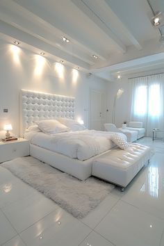 White Room Decor Bedroom, Dream Architecture, Bedroom Furniture Inspiration, Beautiful Bed Designs, Modern White Bedroom, White Bedrooms, All White Bedroom, Upcycled Kitchen, White Bedroom Design