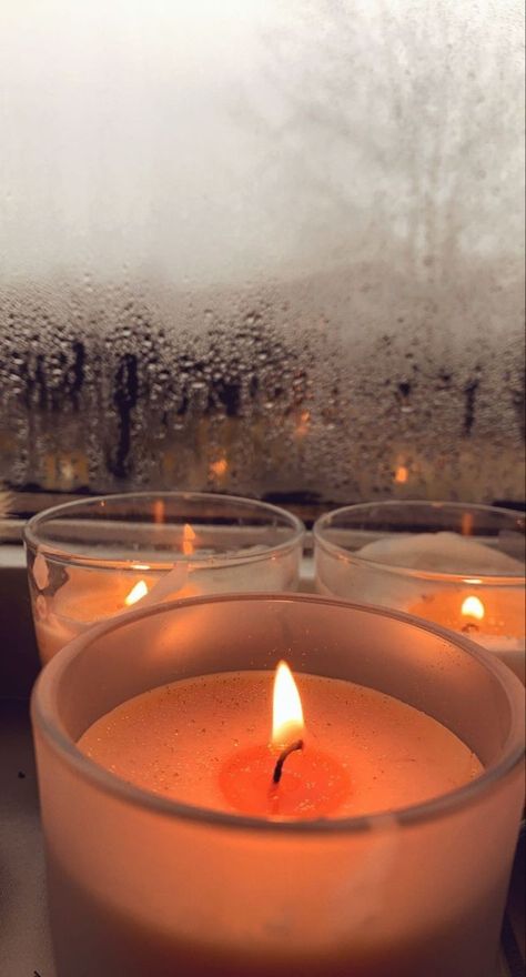 Rain And Candles, Wallpaper Autumn Aesthetic, Candle Light Dinner Ideas, Wine Vibes, Romantic Candle Dinner, Rainy Mood, Long Love Quotes, Romantic Candle, Candle Obsession