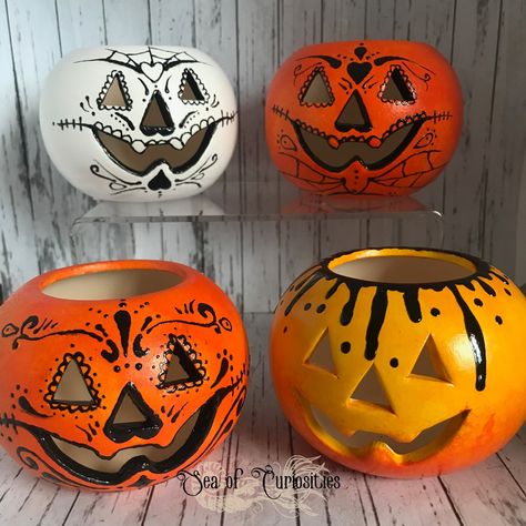 Halloween Golf Cart Ideas, Halloween Golf Cart, Mini Pumpkin Painting Ideas, Golf Cart Ideas, Mini Pumpkin Painting, Bar Golf, Pumpkin Designs Painted, Pumpkin Bar, Halloween Decorating Ideas