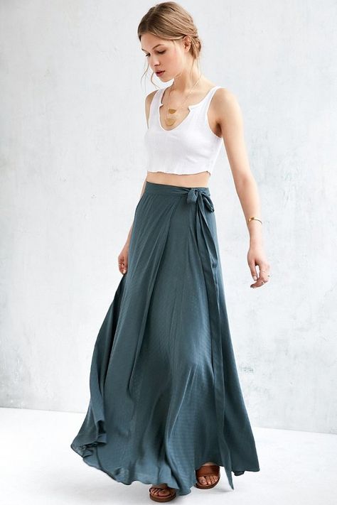 Urban Outfitters - Ecote Zella Boho Wrap Maxi Skirt, women, fashion, clothing, clothes, style Chique Outfit, Boho Styl, Mode Hippie, Maxi Rok, Wrap Maxi Skirt, Bohol, Skirt Maxi, Maxi Skirts, Mode Inspo