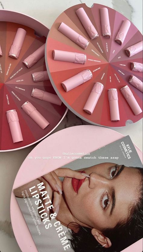 Kylie Cosmetics Lipstick, Kylie Cosmetics Packaging, Kylie Cosmetics Aesthetic, Pr Packages Aesthetic, Cushion Makeup, Pr Package, Pr Kit, Skincare Products Photography, Store Design Boutique