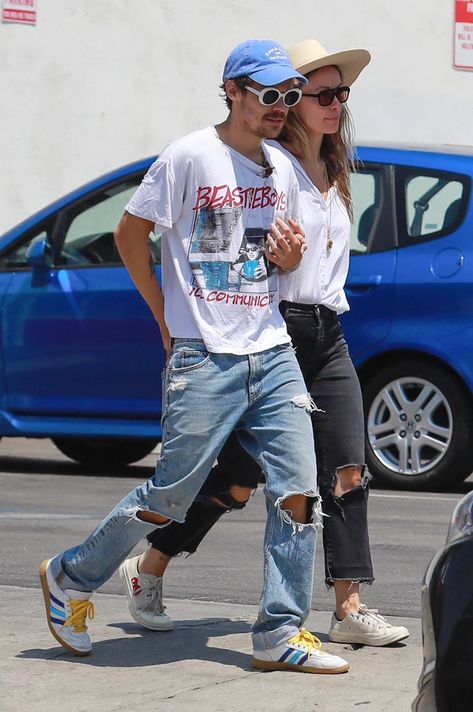 Harry And Olivia, Levis 501 Outfit, 501 Outfit, Vintage Summer Outfits, Harry Styles Outfit, Street Style Outfits Men, Denim Hat, Olivia Wilde, August 8