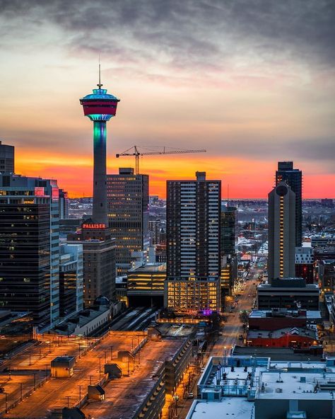 Calgary Tower, Calgary Canada, Explore Canada, Window Shopping, 2025 Vision, 2024 Vision, Shop Window, Seattle Skyline, Cn Tower