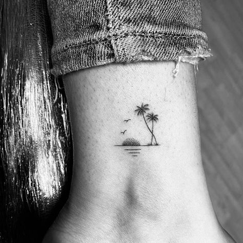 Dotwork Art, Sunrise Tattoo, Beachy Tattoos, Tattoo Black And White, Sunset Tattoos, Palm Tattoos, Palm Tree Tattoo, Tasteful Tattoos, Tattoo Black