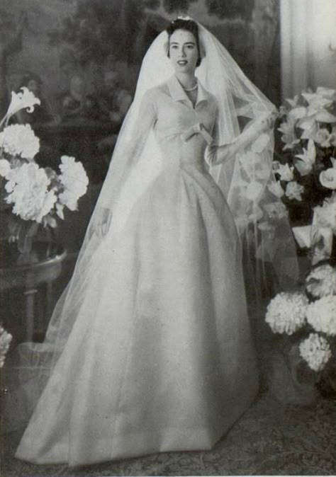 1955 Christian Dior wedding dress Wedding Dresses Vintage 50s, Dior Wedding Dresses, Dior Wedding, Wedding Dresses 50s, 1950s Wedding, Vintage Wedding Photos, Beautiful Beach Wedding, Trendy Wedding Dresses, Antique Wedding