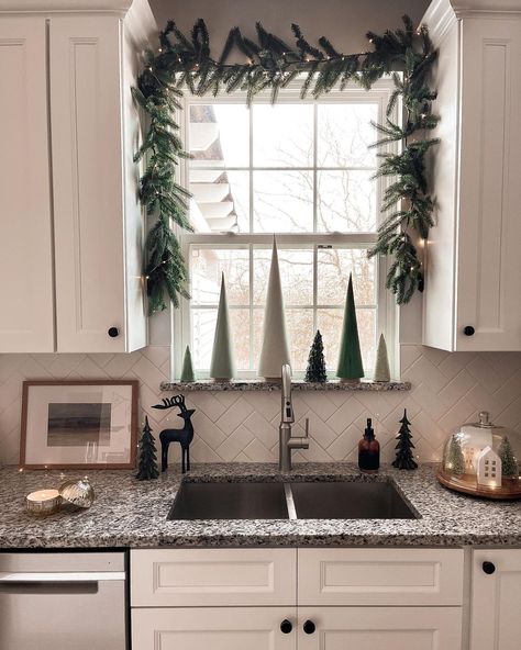 Kitchen Window Sill Decor, Apartment Neutral, New Year Ideas, Kitchen Window Decor, Window Sill Decor, Kitchen Window Sill, Cozy Christmas Decor, Days Till Christmas, Christmas Window Decorations