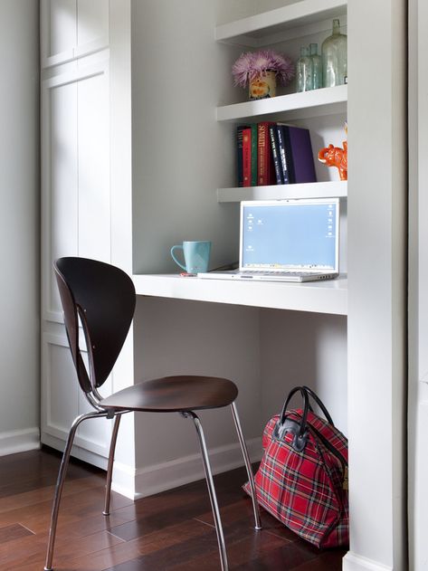 Don't let space go unused. Designer Brian Patrick Flynn turned this nook between two closets into a simple workstation. Small Space Interior Design, Small Home Offices, Office Nook, Diy Office, Space Interiors, Small Home Office, Home Office Space, Home Office Organization, Decorating Small Spaces