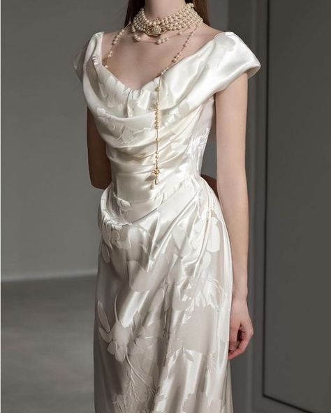 90s Vivienne Westwood Dress, Vintage Vivian Westwood Wedding Dress, Vivienne Westwood Gowns, Viven Westwood Wedding Dress, Vivienne Westwood Dresses Runway, Vivienne Westwood Wedding Dress Long Sleeve, Vivienne Westwood Wedding Dress 90s, Vinnie Westwood Wedding Dress, Vivien Westwood Wedding Dress